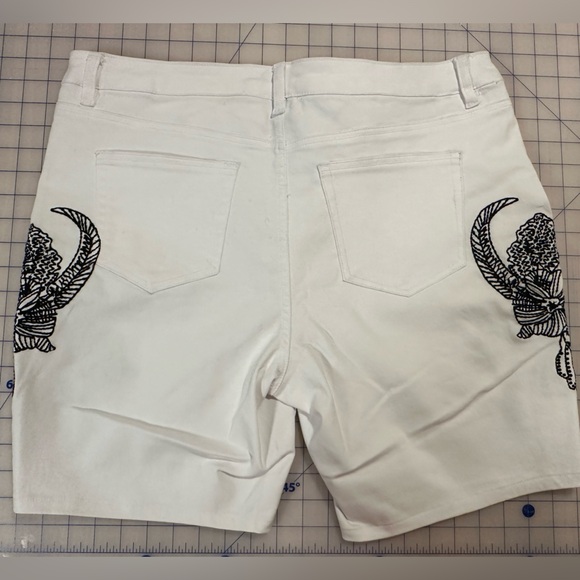 Suko stretch denim shorts with appliqué - Picture 3 of 5